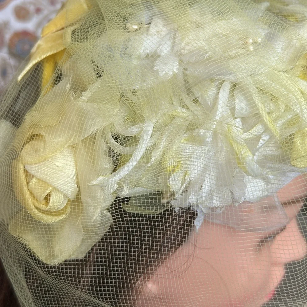 Vintage Couture 1950’s Fascinator Hat Yellow/White‎ Flowers Veiled with/Felt Bow